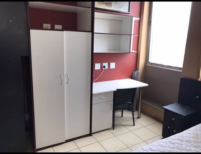 1 BEDROOM FLAT FOR SALE IN BRAAMFONTEIN